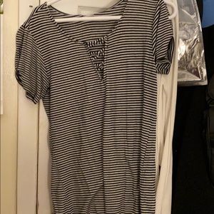 Striped shirt with shoulders out